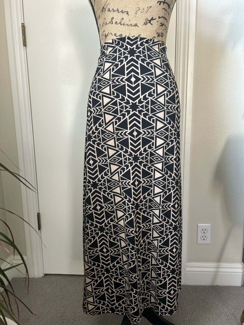 Geometric Print Maxi Skirt in Black and Cream